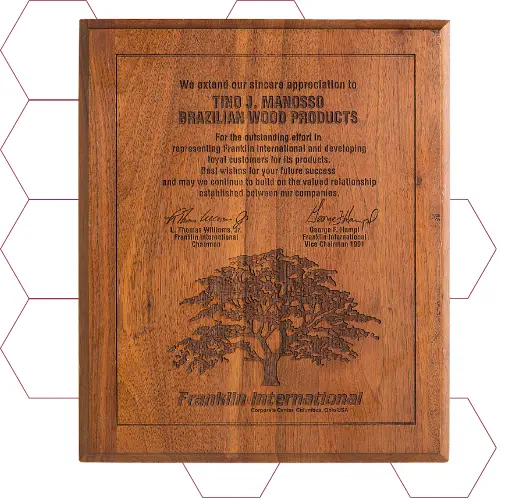 Placa celebrando os 20 anos de representação da Franklin no Brasil